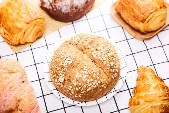 软欧包就是软面包吗,软欧包麦面包