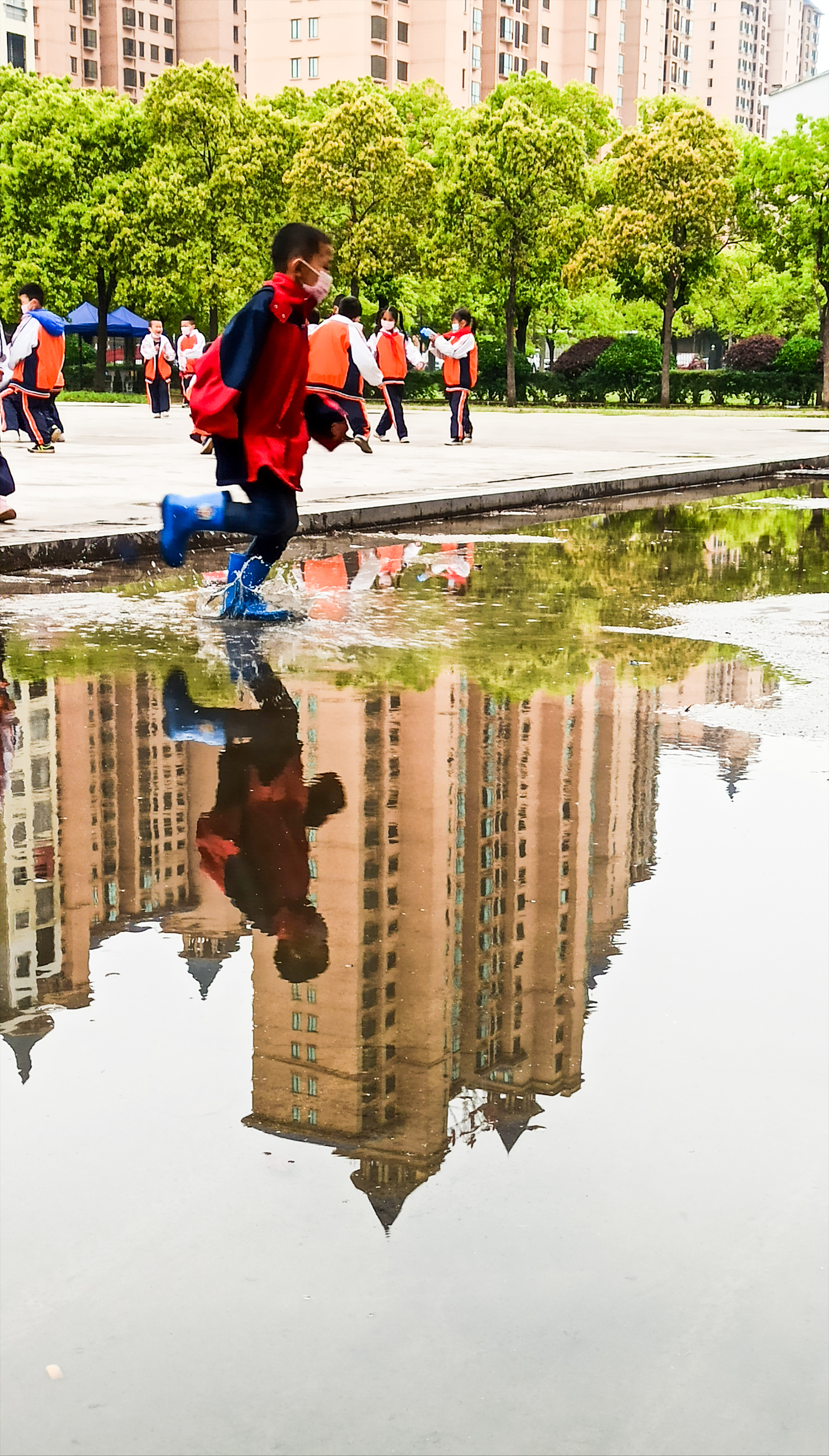 水洼影子拍摄,水洼倒影拍摄教程