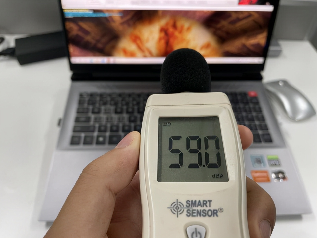 雷神最新游戏本17.3评测,雷神zeroi93070笔记本游戏测评