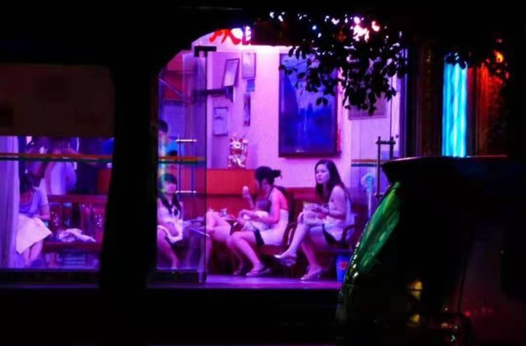 无数的血汗工厂，“*灯区红**”合法，泰国下一步该何去何从？