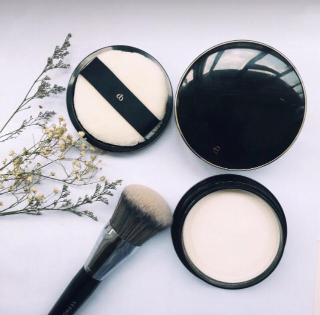 选对散粉摆脱化妆的烦恼,什么散粉好用持妆