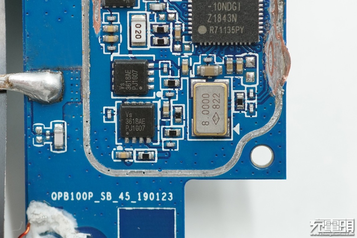 小米充电宝30000快充版拆开,小米无线充电宝10w和30w对比