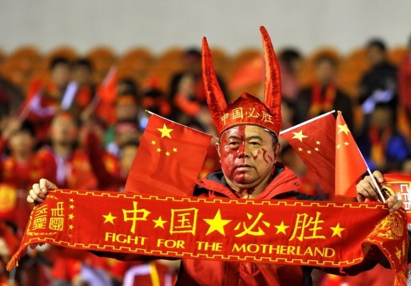 为什么中国足球总踢不好？只知道埋头自嗨，却忘掉了抬头追赶对手