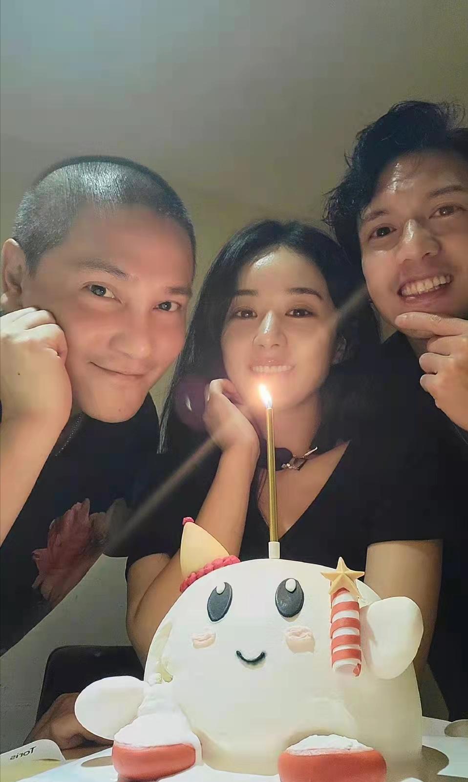 赵丽颖晒与关智斌丁子峻合照,丁子峻关智斌赵丽颖做客访谈视频