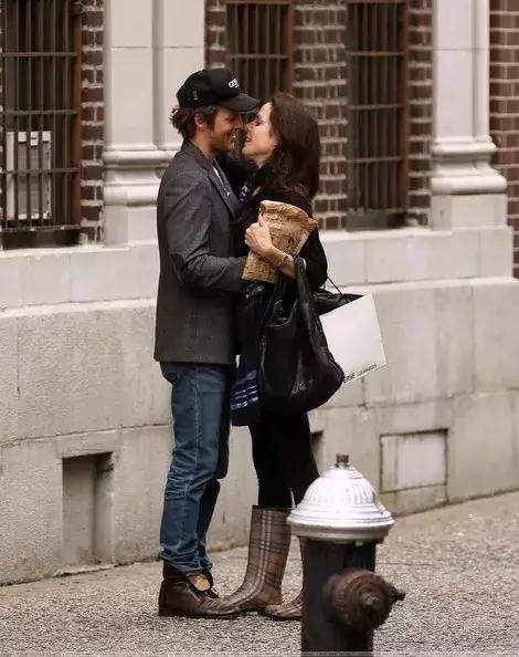 问江南“晴为何物”，你见过这些时尚品牌的雨衣、雨靴吗？