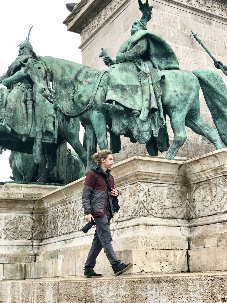 匈牙利的首都,当年陈强曾到此,两个儿子取名“布达”“佩斯”