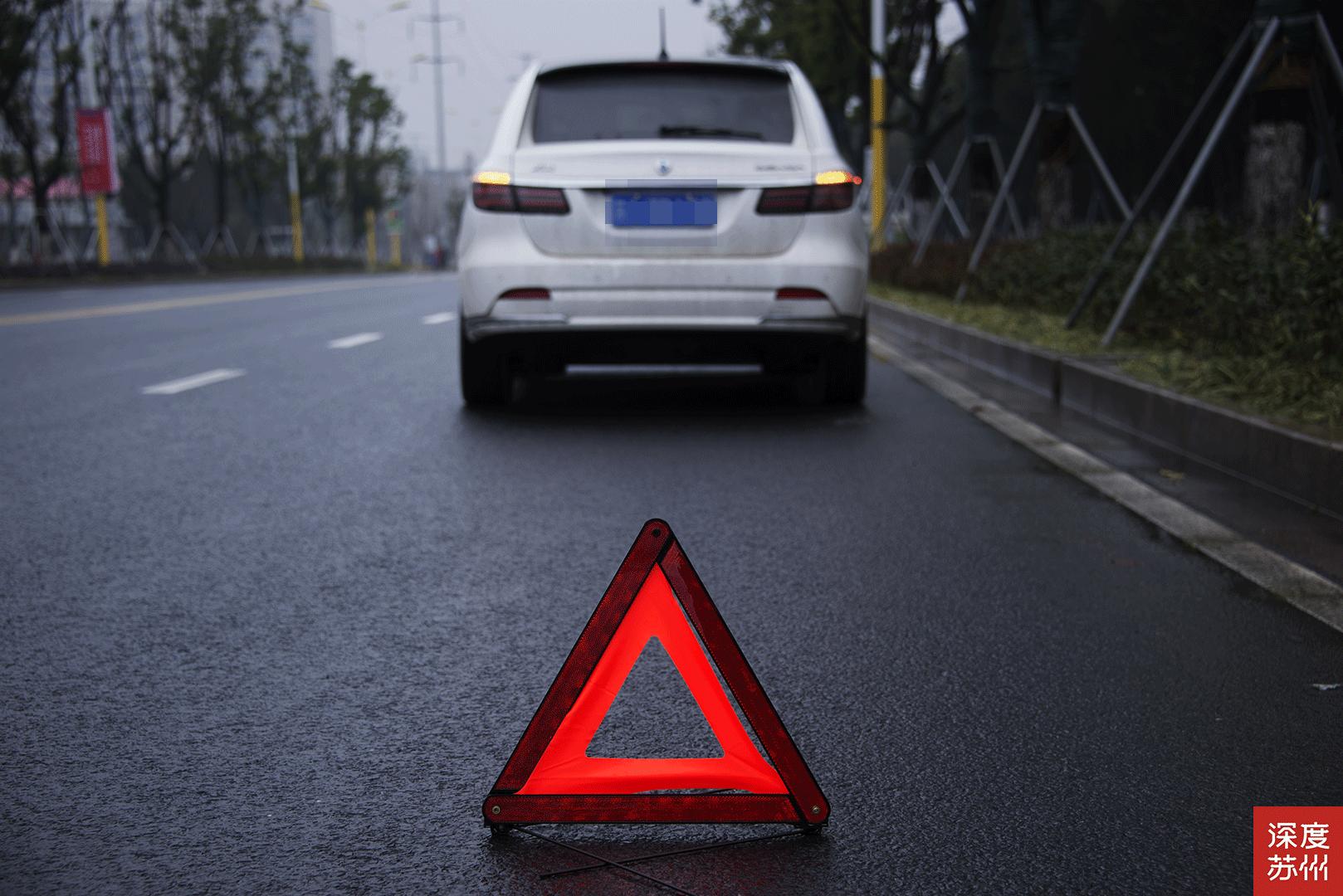 前车发生故障走不了,我们压着旁边的白实线通过会被判为违章吗?