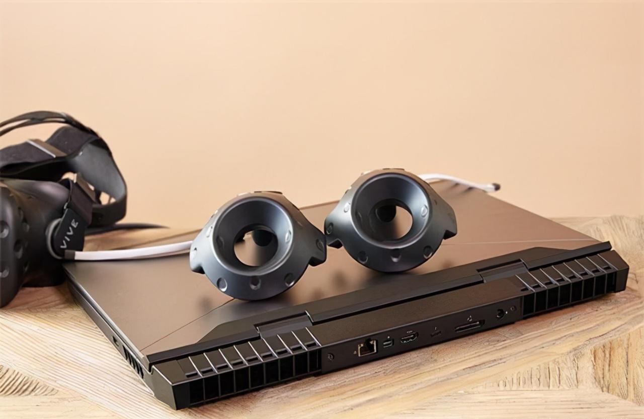 alienware17r4一共几个固态接口,alienware17