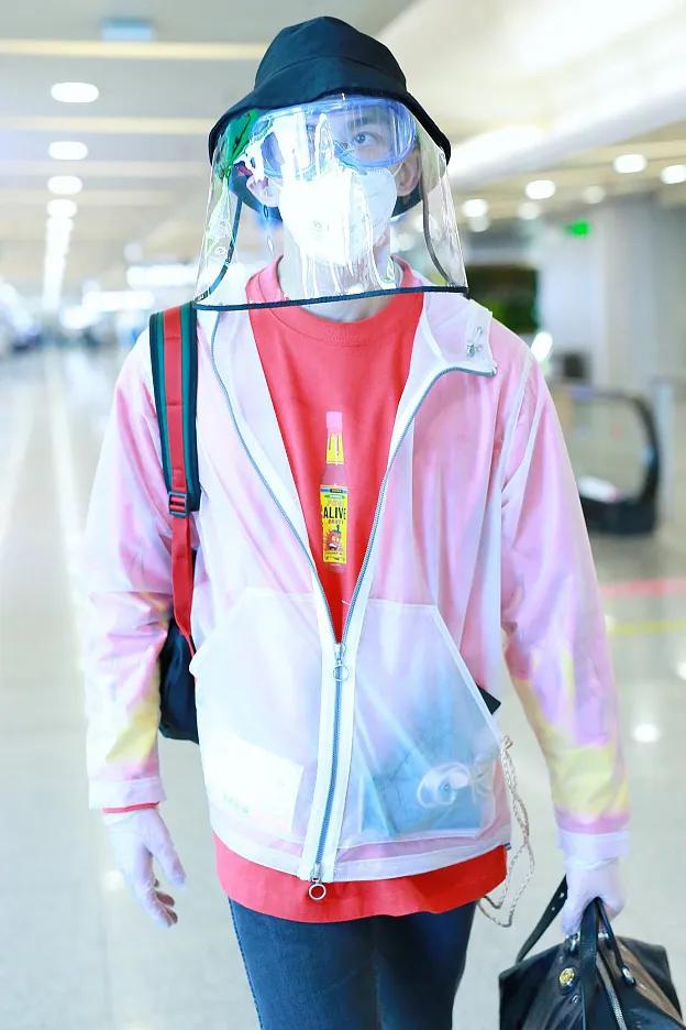 防疫造型大赛第二弹，杨幂热巴刘雯...戴口罩也挡不住的时髦感