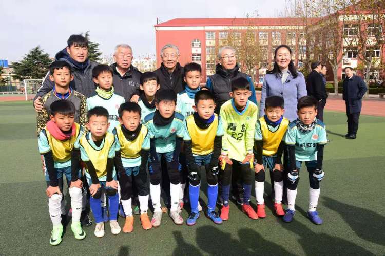 足球大咖汇聚“娃娃足球工程”成果展示在青岛城阳举办