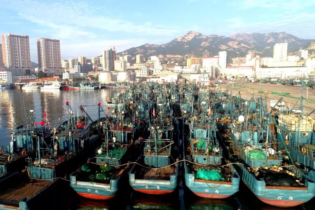开海在即，威海渔民忙着修船补网，整装待发