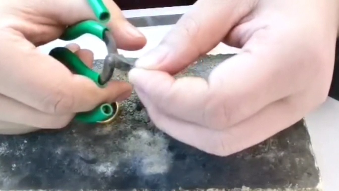 新购买的足金情侣戒指焊成死口，省得缠红绳麻烦，再也不会刮手啦