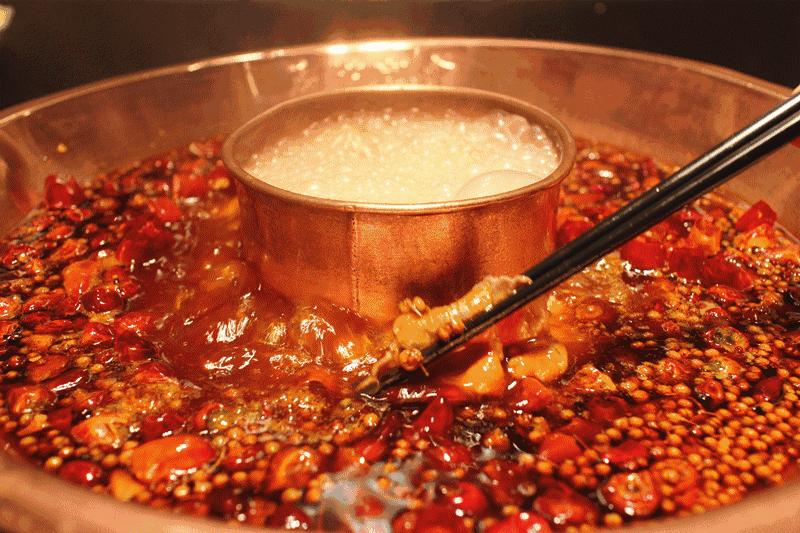 冷的天气都敌不过一顿暖胃的火锅,天气热吃什么麻辣火锅好