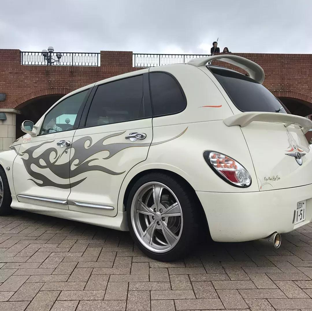 小众车型改装起来也疯狂，来看“外星来客”克莱斯勒PT漫步者改装