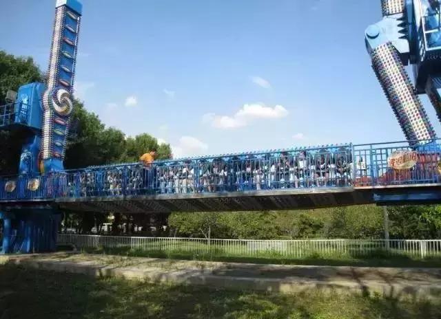 “您家住哪啊？”“我啊？河西尖山儿！”