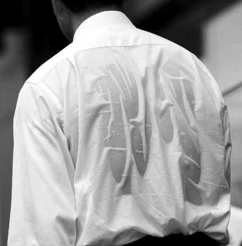 为什么总是长痘有什么办法,为什么背后这么多痘