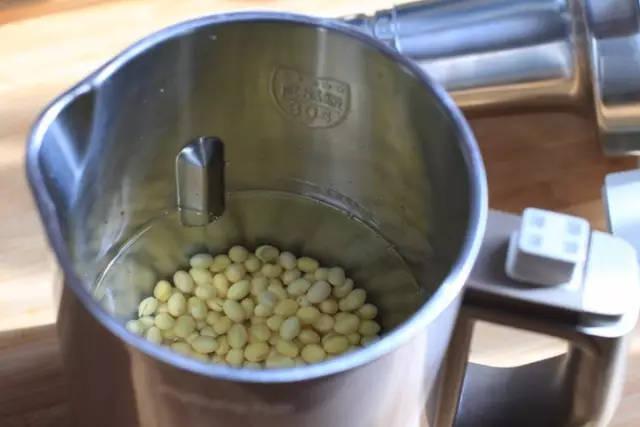 打豆浆黄豆要泡还是不泡,打豆浆黄豆放的太多怎么办