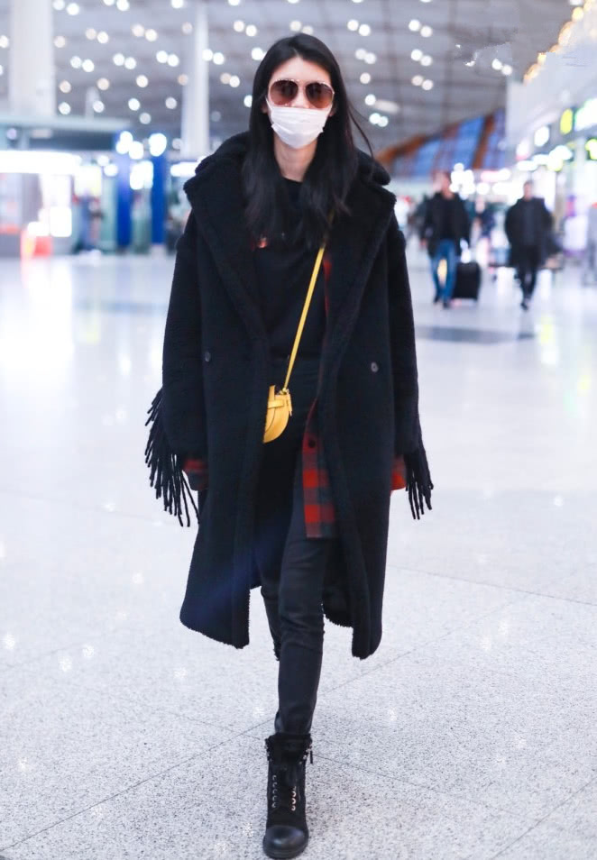 奚梦瑶穿高跟鞋,奚梦瑶穿着高跟鞋