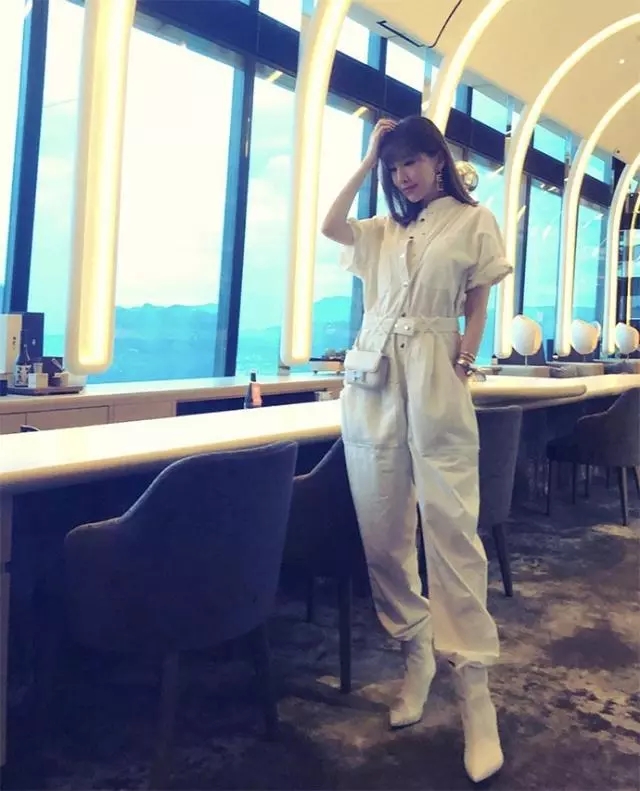 林志颖老婆晒时尚穿搭,林志颖老婆晒名牌包