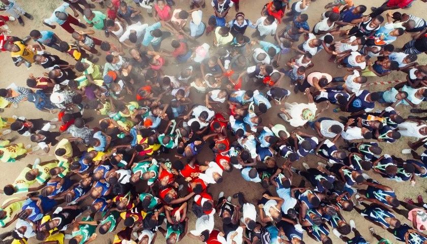 在穷困潦倒面前一文不值,拼多多是贫民窟的福音吗