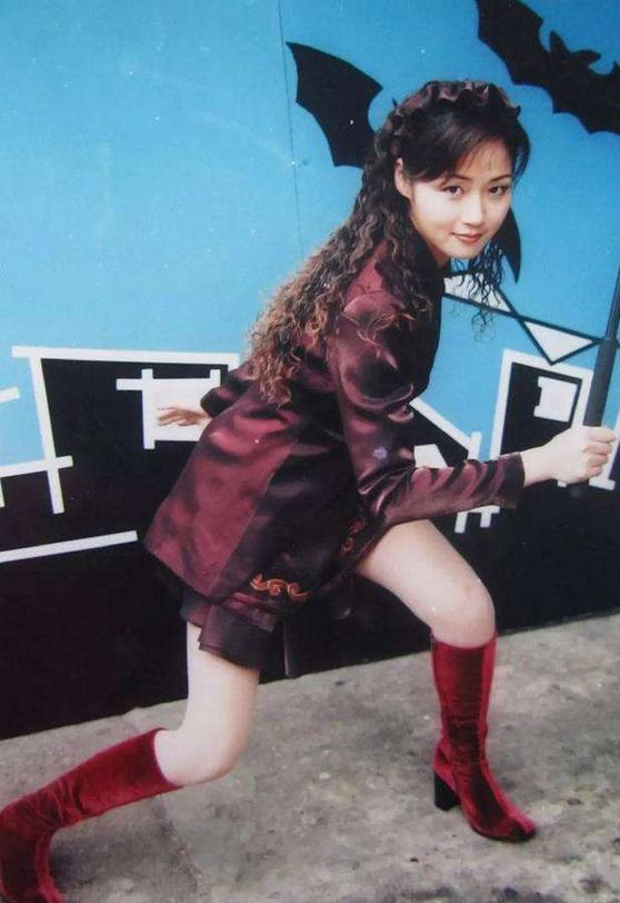 49岁万绮雯近照曝光,50岁万绮雯素颜照片