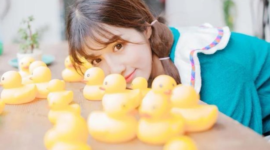 两个有家庭人相爱了又不敢靠近,两个有家庭的人如何去相处