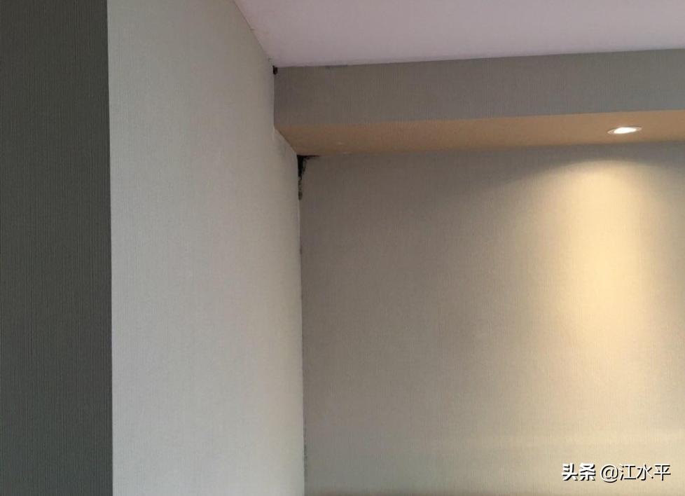 房子墙上起霉点什么原因,房子墙根有霉点是什么原因导致的