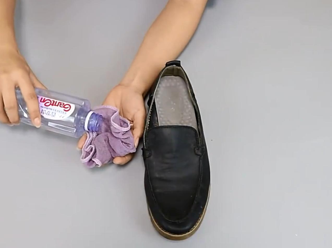 新买的鞋子前面挤脚怎么办,尖鞋子前面窄挤脚怎么办