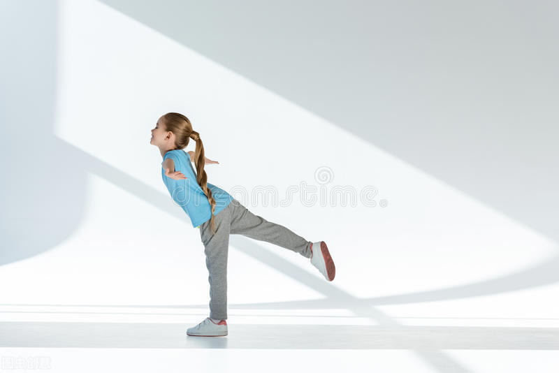 提高农村小学体育教学的课题,农村体育课教学改革论文