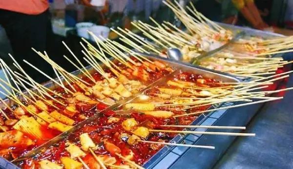 新手摆地摊做什么小吃比较好,摆地摊小吃什么最火最好吃赚钱