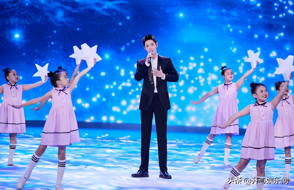 央视肖战夜空中最亮的星完整版,肖战重阳节晚会夜空中最亮的星