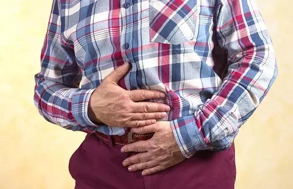 42岁男子查出肠癌晚期,年纪轻轻得肠癌晚期后续该怎么办