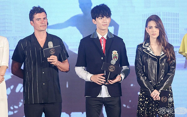 刘昊然和山崎贤人互动,刘昊然山崎贤人合照被赞破次元壁