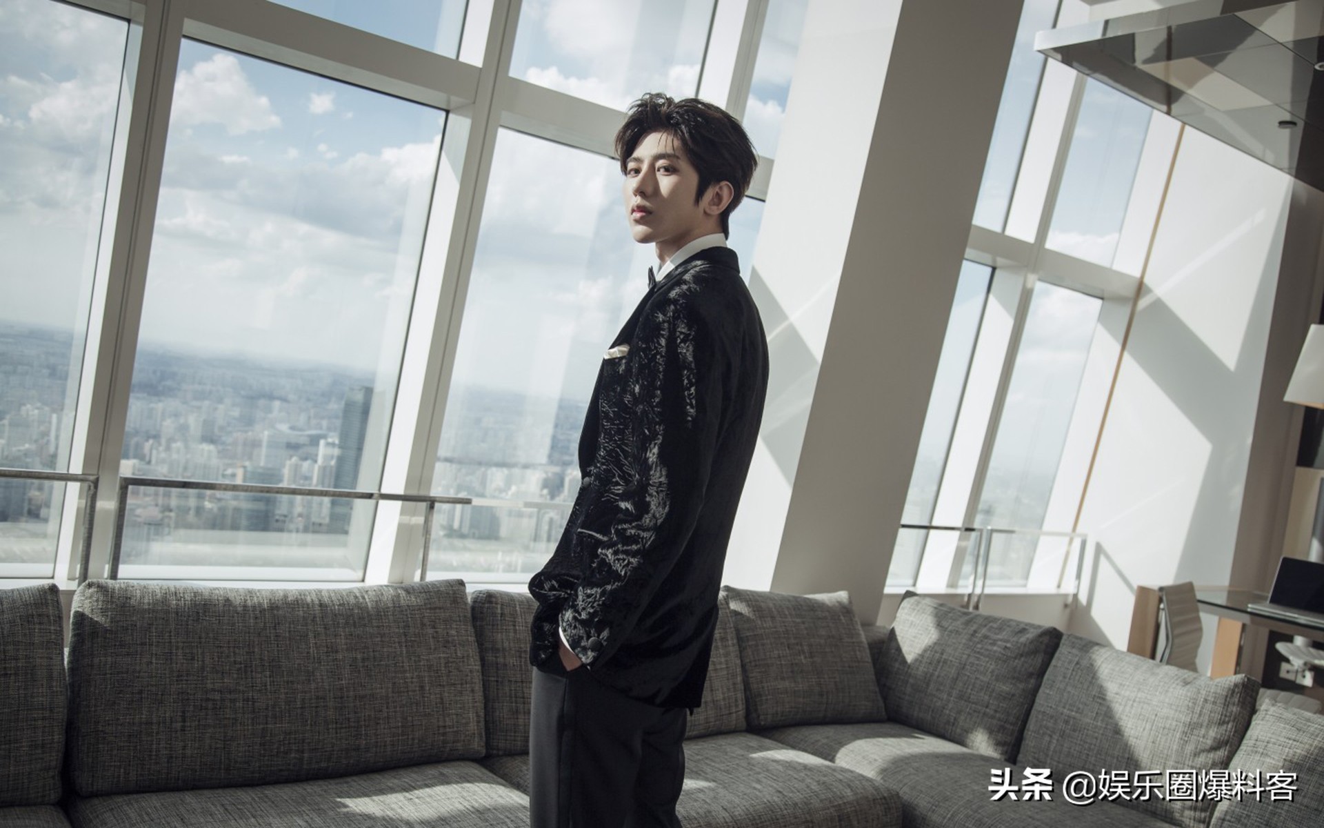 娱乐你问我答之:蔡徐坤凭实力奶全团?肖战低调复工了?