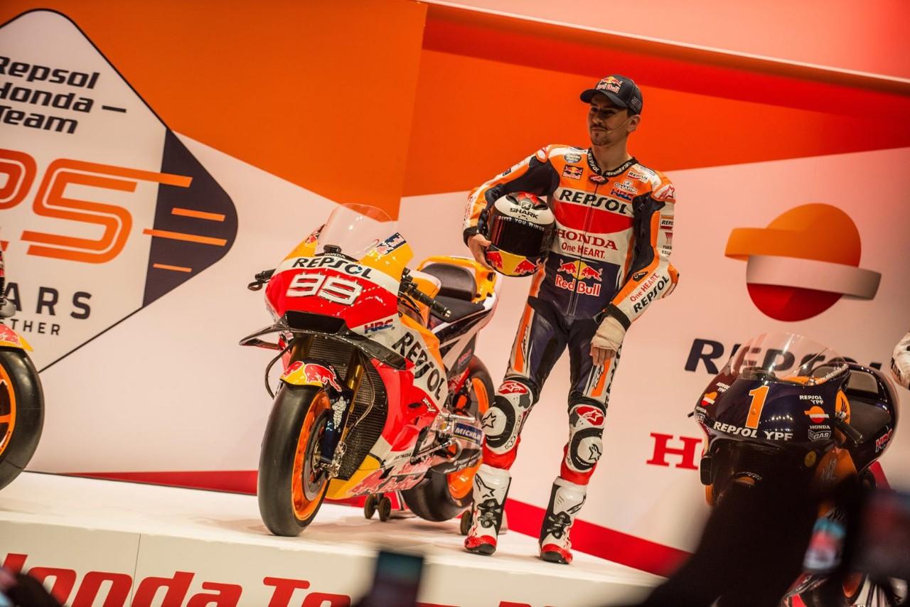 2015本田gp战车全黑,本田motogp最新款赛车