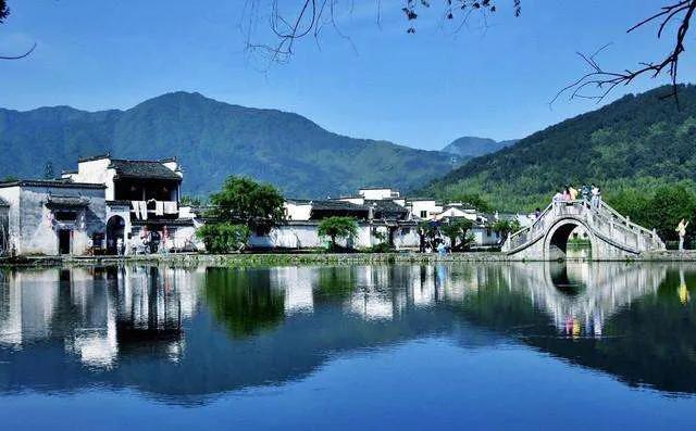 安徽宏村一幅水墨山水画,安徽宏村风景中国画