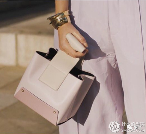 可以用支付宝的海淘网站,不撞包名牌包包