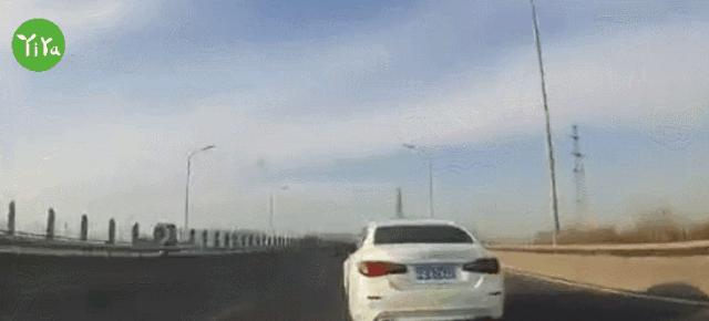 江苏盐城:恶意超车还以*辱侮**手势挑衅,结局引起舒适