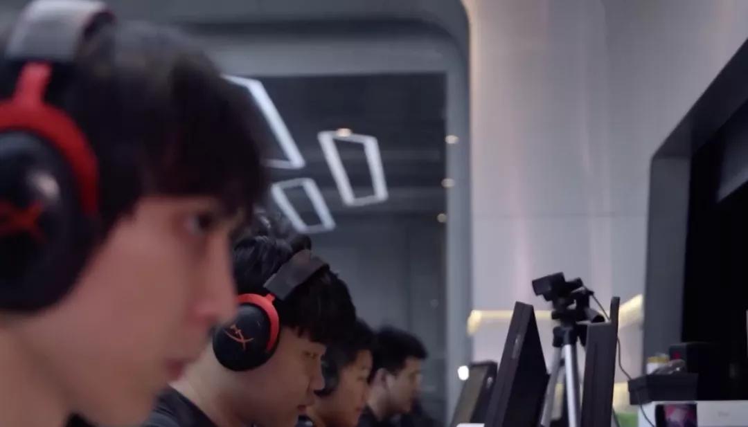 我的英雄联盟时代：赢下一场比赛，就能征服整个世界