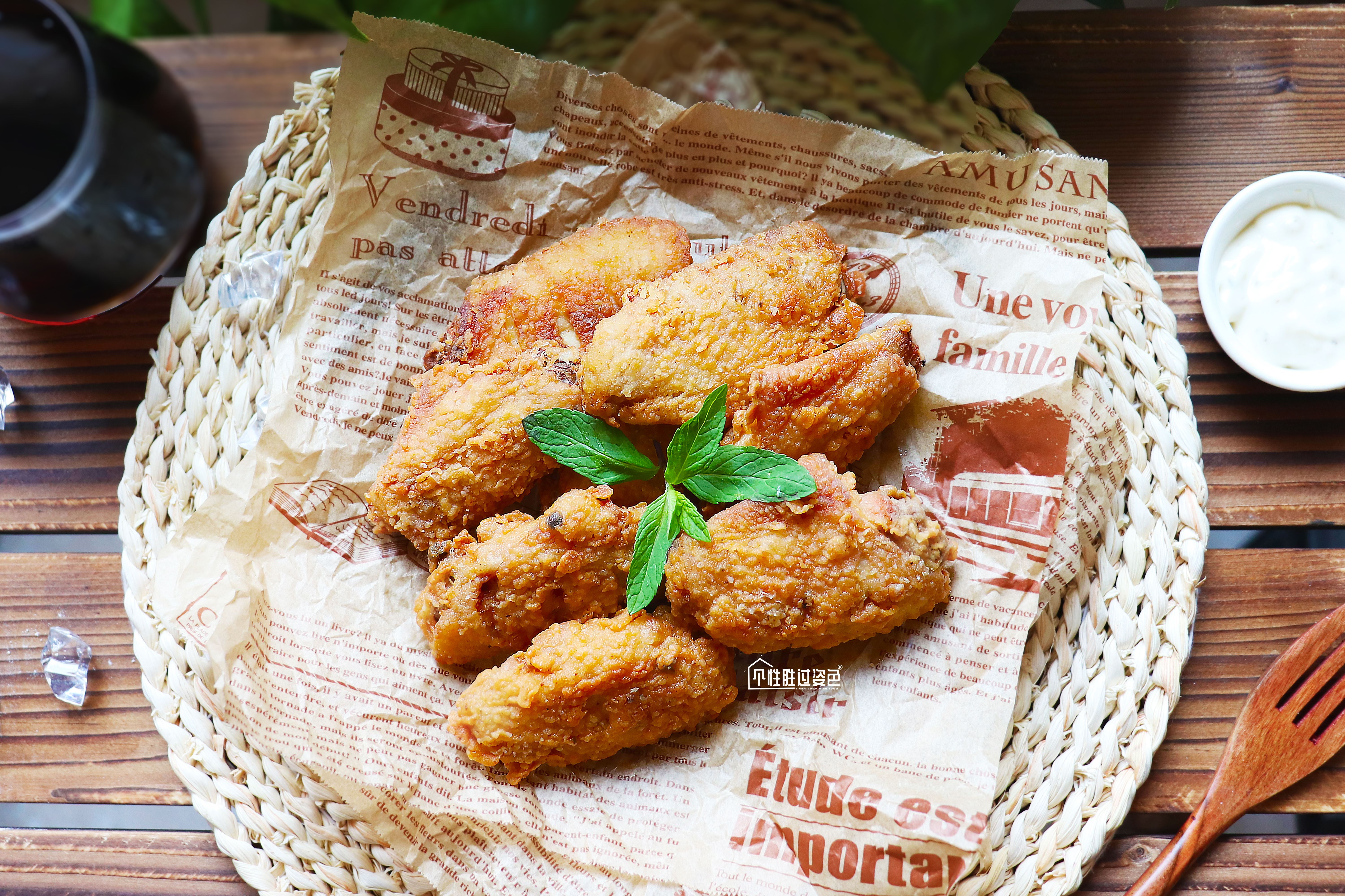 炸鸡翅面粉面包糠做法,炸鸡翅用淀粉还是面粉还是面包糠