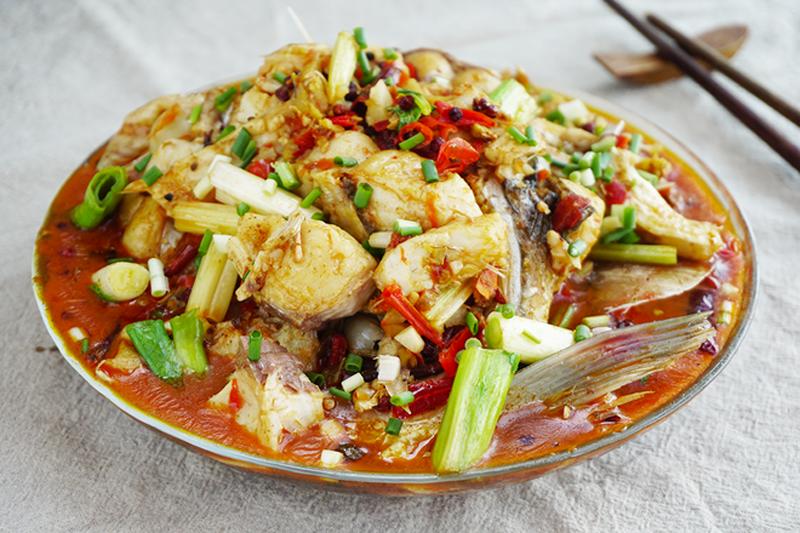 色香味俱全的家常炖鱼烹饪方式,正宗东北家常菜炖鱼的做法