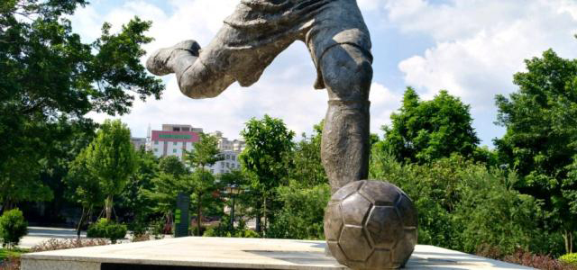 足球史上百大足球巨星,世界十大足球传奇球星2022届