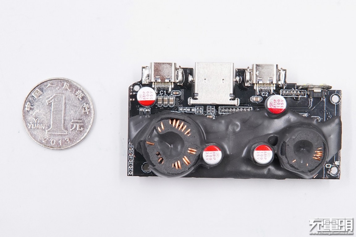 巨能移动电源拆解,绿巨能移动电源评测