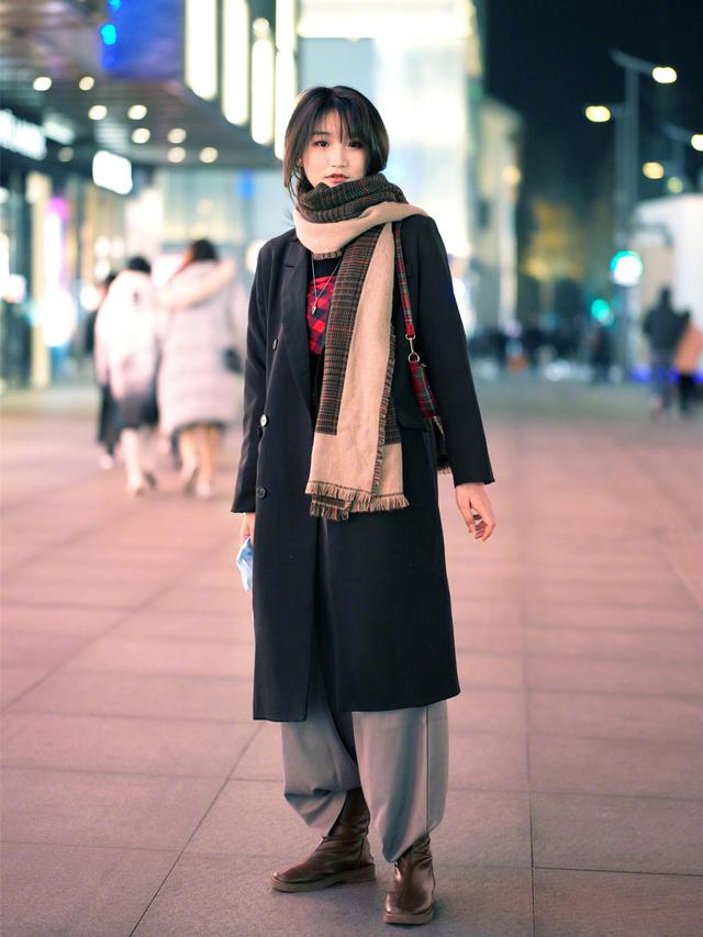 什么款短靴配长大衣好看,长靴小个子显高显瘦穿搭