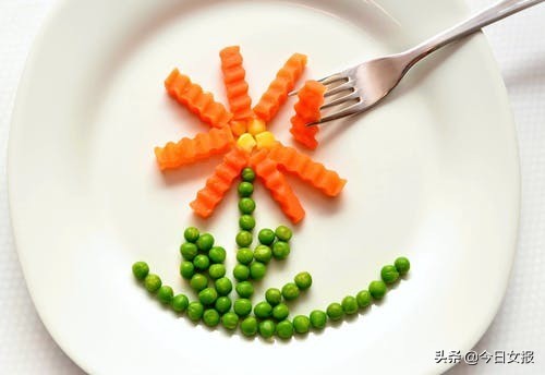 男孩突然尿血,2岁男孩突然尿血了怎么回事啊