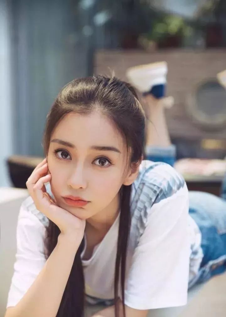 baby穿阔版西装秀蛮腰,baby黑西装造型气场全开