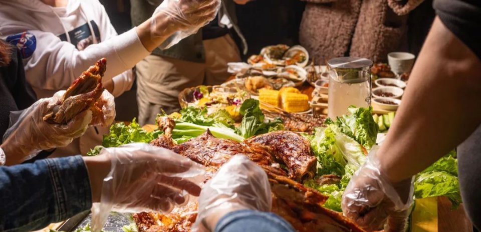 木屋烧烤夏季也有烤全羊吗,木屋烧烤的烤全羊