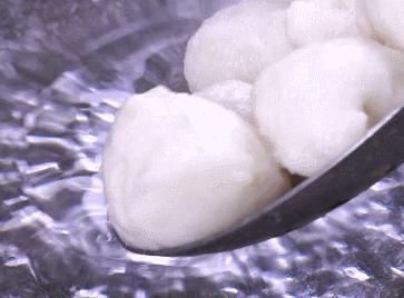 鱼丸纯手工怎么做成的,特别滑嫩的鱼丸