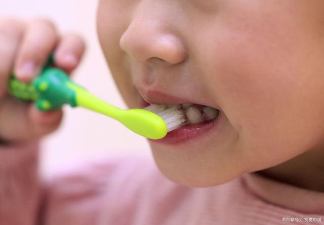 早上起床口干口苦口臭并伴有头晕,早上起床口苦口干口臭唾液为褐色