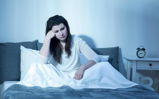 女人绝经后几年会变老卵巢有斑点,女人绝经了就真的老了吗